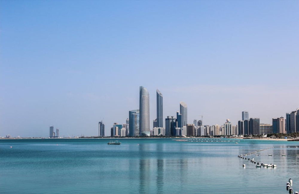 Abu Dhabi kaart: locatie en bezienswaardigheden in beeld